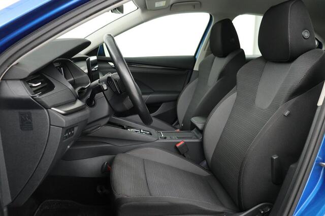 Skoda OCTAVIA 1.4 TSI iV Business Edition | Trekhaak | Stoelverwarming | Carplay | Full LED | PDC | Navigatie | Climate control | Cruise control | PHEV