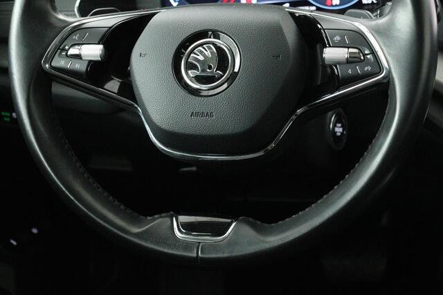 Skoda OCTAVIA 1.4 TSI iV Business Edition | Trekhaak | Stoelverwarming | Carplay | Full LED | PDC | Navigatie | Climate control | Cruise control | PHEV