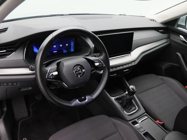 Skoda OCTAVIA Combi 1.0 TSi 110 Pk Business Edition | Navigatie | Trekhaak | Privacy Glass | Elektrische Achterklep | 17 Inch