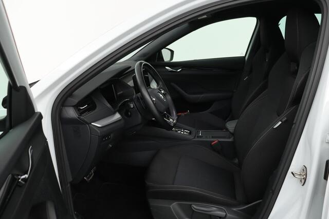 Skoda OCTAVIA 1.0 e-TSI Sport | Carplay | Sportstoelen | Sfeerverlichting | PDC | Navigatie | Full LED | DAB | Getint glas | Climate control