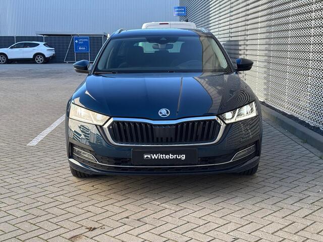 Skoda OCTAVIA Combi 1.4 TSI PHEV 204pk DSG iV Style / Panoramadak / Memory Seats Voorstoelen / Head Up Display / LED / Stuur & Stoelverwarming Voor & Achter / 18" LMV