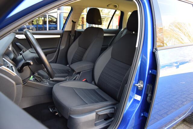 Skoda OCTAVIA Combi 1.5 TSI 150PK Greentech Business Edition DSG Automaat | Org. NL | BOVAG Garantie | Trekhaak | Apple Carplay/ Android Auto | Cruise&Climate Control | Navigatie |