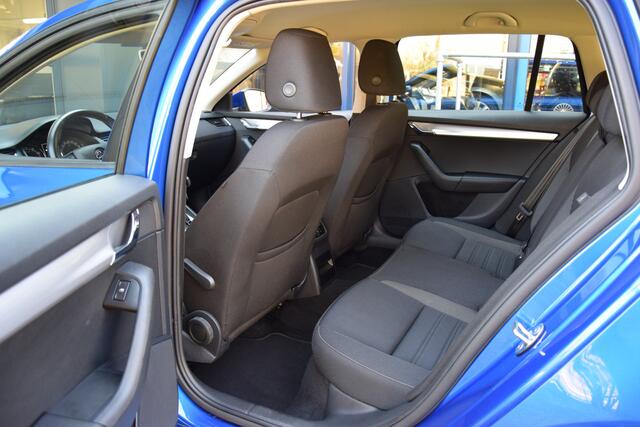 Skoda OCTAVIA Combi 1.5 TSI 150PK Greentech Business Edition DSG Automaat | Org. NL | BOVAG Garantie | Trekhaak | Apple Carplay/ Android Auto | Cruise&Climate Control | Navigatie |