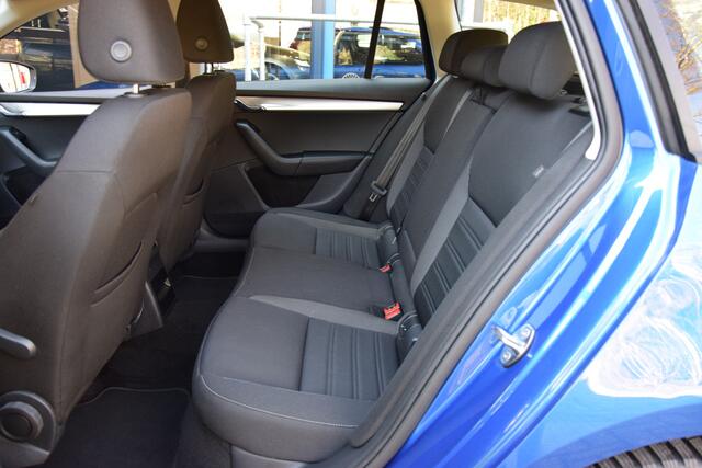 Skoda OCTAVIA Combi 1.5 TSI 150PK Greentech Business Edition DSG Automaat | Org. NL | BOVAG Garantie | Trekhaak | Apple Carplay/ Android Auto | Cruise&Climate Control | Navigatie |