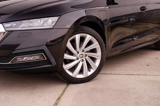 Skoda OCTAVIA Combi 1.4 TSI iV PHEV Business Edition | LED | Trekhaak | Navi | Camera | Carplay