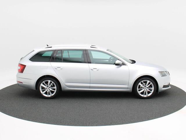 Skoda OCTAVIA Combi 1.6 TDi 115 Pk Automaat Clever Edition | Cruise Control | Stoelverwarming | Camera | CarPlay | Navigatie | Trekhaak | 17 Inch