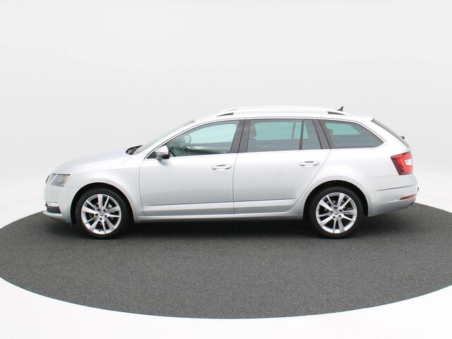 Skoda OCTAVIA Combi 1.6 TDi 115 Pk Automaat Clever Edition | Cruise Control | Stoelverwarming | Camera | CarPlay | Navigatie | Trekhaak | 17 Inch