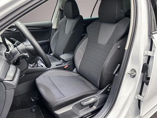 Skoda OCTAVIA Combi Business Edition 1.0 TSI 110pk Trekhaak, Navigatie, Elektrische achterklep, Stoelverwarming, Airco, DAB, Radio, Parkeersensoren, LED koplampen