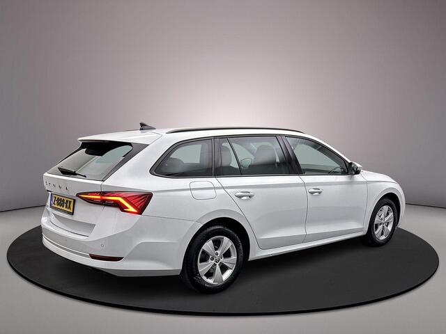 Skoda OCTAVIA Combi Business Edition 1.0 TSI 110pk Trekhaak, Navigatie, Elektrische achterklep, Stoelverwarming, Airco, DAB, Radio, Parkeersensoren, LED koplampen
