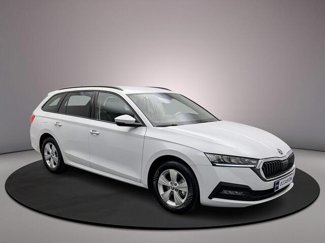Skoda OCTAVIA Combi Business Edition 1.0 TSI 110pk Trekhaak, Navigatie, Elektrische achterklep, Stoelverwarming, Airco, DAB, Radio, Parkeersensoren, LED koplampen