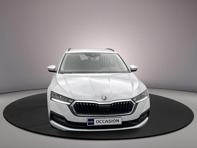 Skoda OCTAVIA Combi Business Edition 1.0 TSI 110pk Trekhaak, Navigatie, Elektrische achterklep, Stoelverwarming, Airco, DAB, Radio, Parkeersensoren, LED koplampen