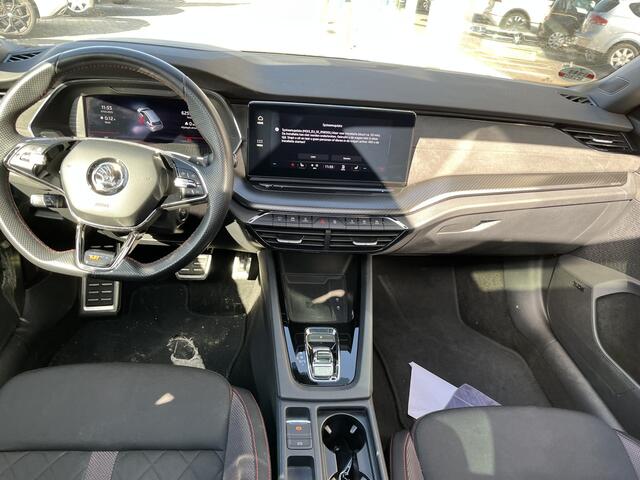 Skoda OCTAVIA Combi 1.4 TSI RS iV PHEV Business / AUTOMAAT/ PANO/ KEYLESS/ ADAPT. CRUISE/ CLIMA 3-ZONES/ NAVI/ SMARTLINK/ PARK. SENSOREN + CAMERA/ HEAD-UP DISPLAY/ 18'' LMV/ MATRIX