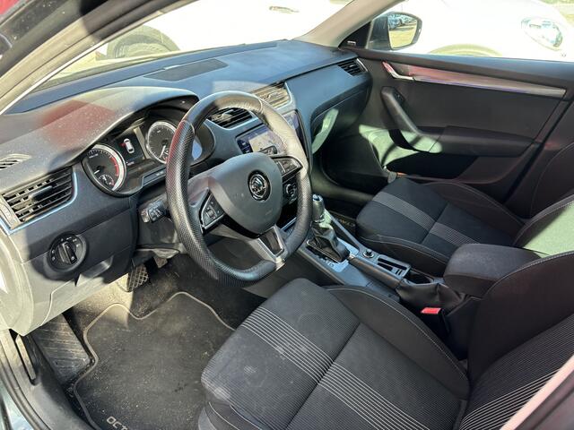 Skoda OCTAVIA Combi 1.0 TSI Greentech Style Business AUTOMAAT / RS-STOELEN / FULL LED / STOELVERW / GR NAVI / KEYLESS / CANTON / NL-AUTO