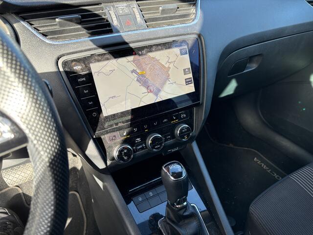 Skoda OCTAVIA Combi 1.0 TSI Greentech Style Business AUTOMAAT / RS-STOELEN / FULL LED / STOELVERW / GR NAVI / KEYLESS / CANTON / NL-AUTO