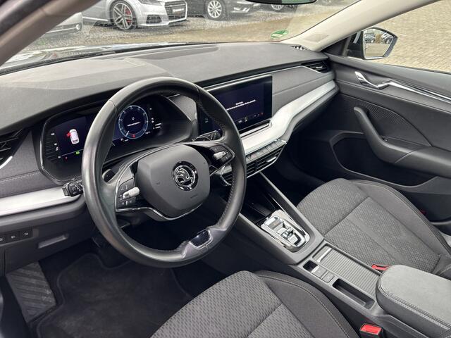 Skoda OCTAVIA Combi 1.5 e-TSI Automaat Business Edition Full LED / Carplay / Stoelverwarming