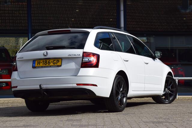 Skoda OCTAVIA Combi 1.5 TSI Greentech Sport Business DSG Automaat | Org. NL | BOVAG Garantie | Trekhaak | Panoramadak | Stoelverwarming | DAB Radio | PDC Voor&Achter |