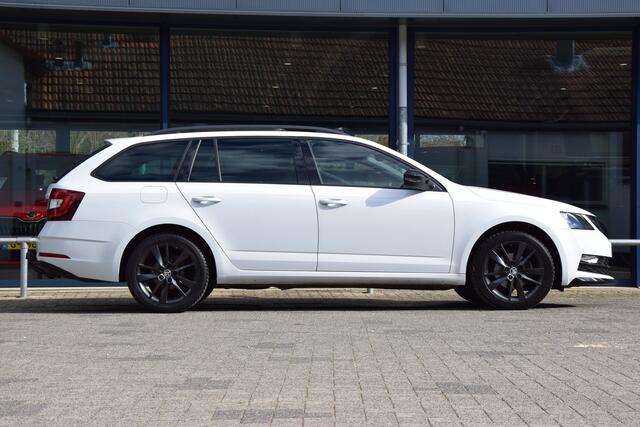 Skoda OCTAVIA Combi 1.5 TSI Greentech Sport Business DSG Automaat | Org. NL | BOVAG Garantie | Trekhaak | Panoramadak | Stoelverwarming | DAB Radio | PDC Voor&Achter |