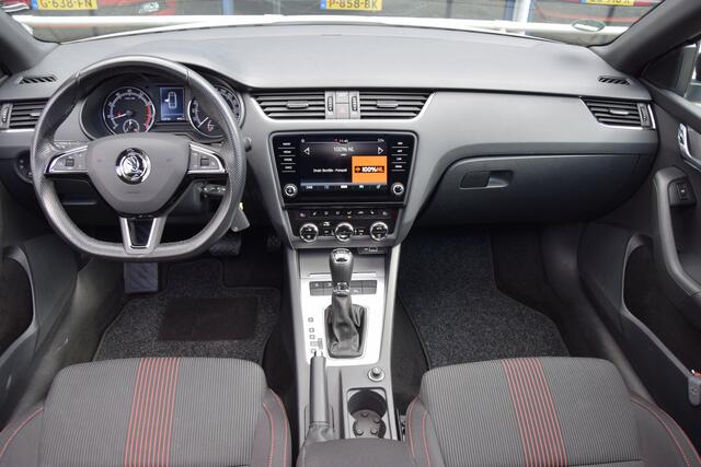 Skoda OCTAVIA Combi 1.5 TSI Greentech Sport Business DSG Automaat | Org. NL | BOVAG Garantie | Trekhaak | Panoramadak | Stoelverwarming | DAB Radio | PDC Voor&Achter |