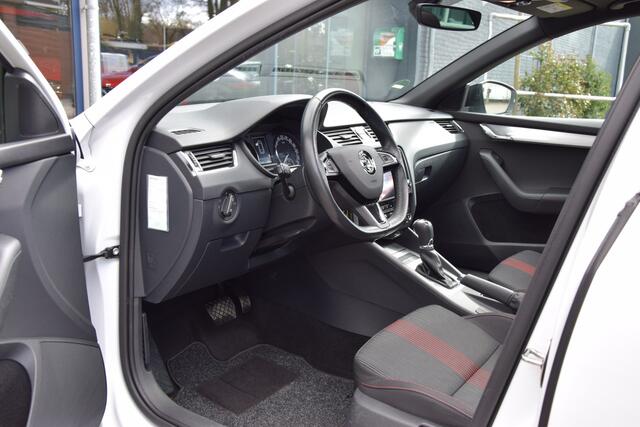 Skoda OCTAVIA Combi 1.5 TSI Greentech Sport Business DSG Automaat | Org. NL | BOVAG Garantie | Trekhaak | Panoramadak | Stoelverwarming | DAB Radio | PDC Voor&Achter |