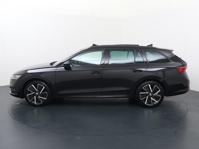 Skoda OCTAVIA Combi 1.4 TSI iV PHEV Style | 204 PK | Panoramadak | Lichtmetalen velgen 18"| Navigatiesysteem Columbus |