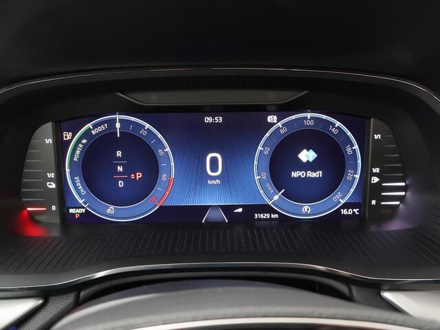 Skoda OCTAVIA Combi 1.4 TSI iV PHEV Style | 204 PK | Panoramadak | Lichtmetalen velgen 18"| Navigatiesysteem Columbus |