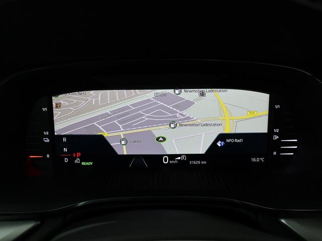 Skoda OCTAVIA Combi 1.4 TSI iV PHEV Style | 204 PK | Panoramadak | Lichtmetalen velgen 18"| Navigatiesysteem Columbus |