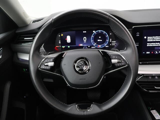 Skoda OCTAVIA Combi 1.4 TSI iV PHEV Style | 204 PK | Panoramadak | Lichtmetalen velgen 18"| Navigatiesysteem Columbus |
