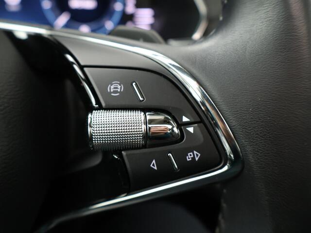 Skoda OCTAVIA Combi 1.4 TSI iV PHEV Style | 204 PK | Panoramadak | Lichtmetalen velgen 18"| Navigatiesysteem Columbus |
