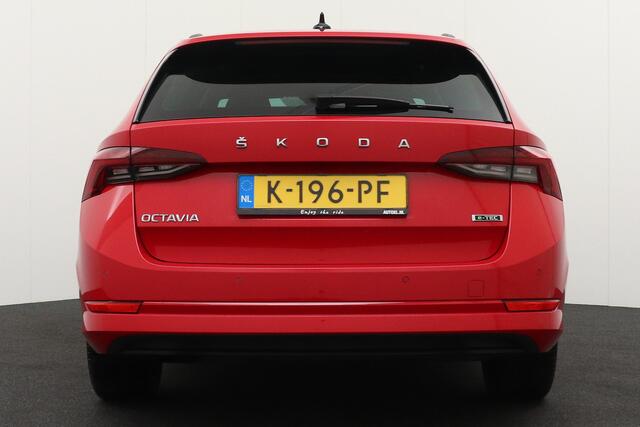 Skoda OCTAVIA Combi 1.0 TSI 110 Aut. Sportline Trekhaak Adapt. Cruise Sportstoelen 18' LMV