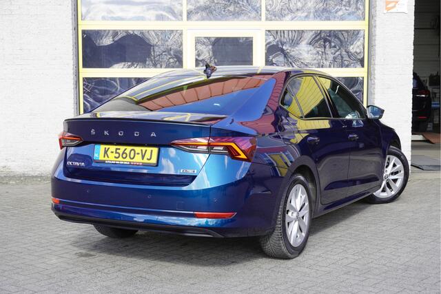 Skoda OCTAVIA 1.0 e-TSI Automaat! Sport Business BJ2021 Lmv 17" | Led | Pdc | Navi | Dynamische knipperlichten | App-Connect | Virtual cockpit | Dashboard verlichting | Climate control | Cruise control | RS-Sportstoelen | RS-Sport stuurwiel | Zwarte hemel