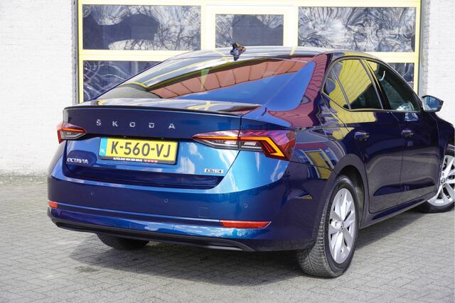 Skoda OCTAVIA 1.0 e-TSI Automaat! Sport Business BJ2021 Lmv 17" | Led | Pdc | Navi | Dynamische knipperlichten | App-Connect | Virtual cockpit | Dashboard verlichting | Climate control | Cruise control | RS-Sportstoelen | RS-Sport stuurwiel | Zwarte hemel