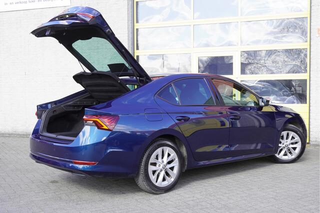 Skoda OCTAVIA 1.0 e-TSI Automaat! Sport Business BJ2021 Lmv 17" | Led | Pdc | Navi | Dynamische knipperlichten | App-Connect | Virtual cockpit | Dashboard verlichting | Climate control | Cruise control | RS-Sportstoelen | RS-Sport stuurwiel | Zwarte hemel