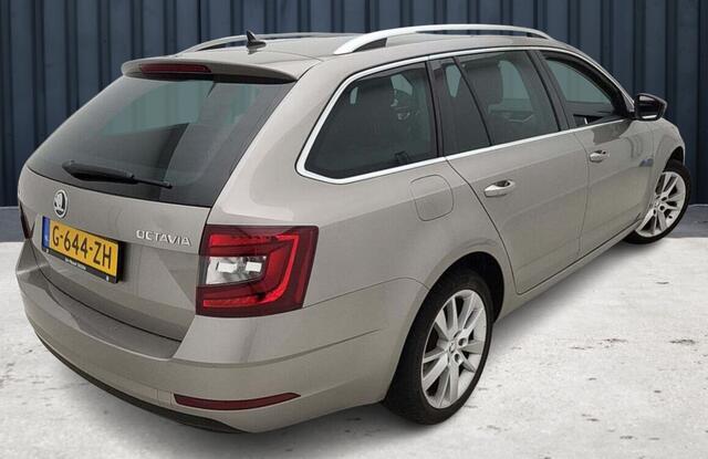 Skoda OCTAVIA Combi 1.0 TSI Greentech Clever Edition (116 PK) 1e-Eig & Dealer-Onderh. BOVAG-Garantie. NL-Auto. Trekhaak, Half-Leer, Navigatie/Apple-Carplay/Android-Auto, Cruisecontrol, Parkeersensoren, DAB, Stoelverwarming, Licht-Zicht-Pakket, Lm-Velgen-17Inch, Privac