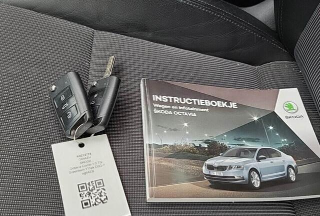 Skoda OCTAVIA Combi 1.0 TSI Greentech Clever Edition (116 PK) 1e-Eig & Dealer-Onderh. BOVAG-Garantie. NL-Auto. Trekhaak, Half-Leer, Navigatie/Apple-Carplay/Android-Auto, Cruisecontrol, Parkeersensoren, DAB, Stoelverwarming, Licht-Zicht-Pakket, Lm-Velgen-17Inch, Privac