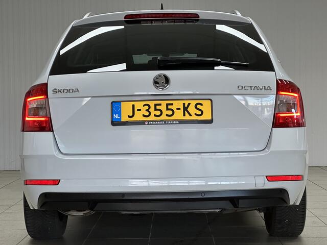 Skoda OCTAVIA Combi 1.5 TSI Greentech Business Edition/ 150pk!/ Automaat/ Half-Leder/ Stoelverw./ Half-Leder/ Apple + Android/ Navi/ Clima/ Cruise/ Elek. pakket/ Isofix/ Bluetooth/ Multi. Sportstuur/ 16'' LMV/ Mistl./ Chroom/ PDC V+A/ Extra getint
