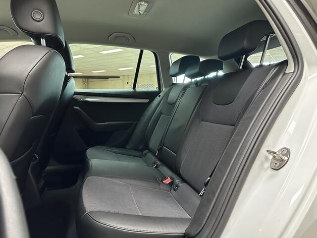 Skoda OCTAVIA Combi 1.5 TSI Greentech Business Edition/ 150pk!/ Automaat/ Half-Leder/ Stoelverw./ Half-Leder/ Apple + Android/ Navi/ Clima/ Cruise/ Elek. pakket/ Isofix/ Bluetooth/ Multi. Sportstuur/ 16'' LMV/ Mistl./ Chroom/ PDC V+A/ Extra getint