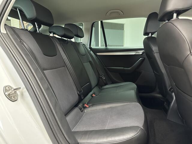 Skoda OCTAVIA Combi 1.5 TSI Greentech Business Edition/ 150pk!/ Automaat/ Half-Leder/ Stoelverw./ Half-Leder/ Apple + Android/ Navi/ Clima/ Cruise/ Elek. pakket/ Isofix/ Bluetooth/ Multi. Sportstuur/ 16'' LMV/ Mistl./ Chroom/ PDC V+A/ Extra getint