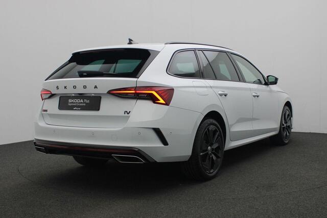 Skoda OCTAVIA Combi 1.4 TSI 245 pk DSG RS iV PHEV Business | Adaptief onderstel | Trekhaak | Matrix LED | Head-Up Display | Achteruitrijcamera