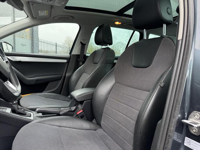 Skoda OCTAVIA Combi 1.6 TDI Greentech Ambition Business 2e Eigenaar,Navi,Clima,Cruise,Schuif Kanteldak,PDC Achter,110pk,LMV,NL Auto,N.A.P,APK Tot 09-2025