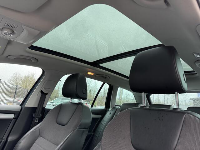 Skoda OCTAVIA Combi 1.6 TDI Greentech Ambition Business 2e Eigenaar,Navi,Clima,Cruise,Schuif Kanteldak,PDC Achter,110pk,LMV,NL Auto,N.A.P,APK Tot 09-2025