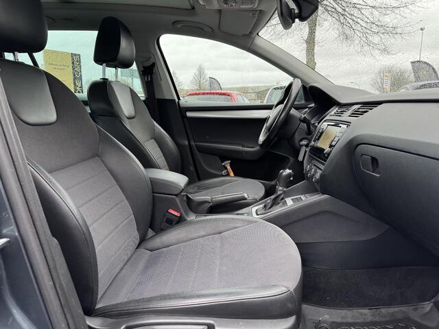 Skoda OCTAVIA Combi 1.6 TDI Greentech Ambition Business 2e Eigenaar,Navi,Clima,Cruise,Schuif Kanteldak,PDC Achter,110pk,LMV,NL Auto,N.A.P,APK Tot 09-2025