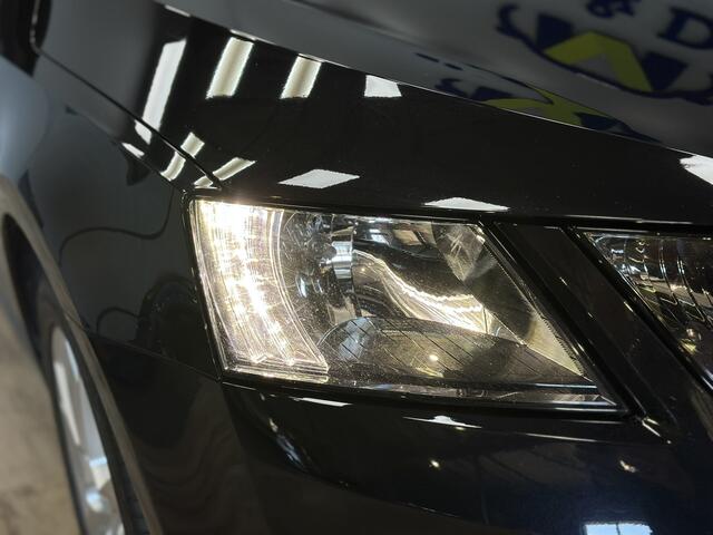 Skoda OCTAVIA Combi 1.5 TSI Greentech Business Edition Automaat | Airco ECC | Cruise Control | Navigatie | Stoelverwarming | Apple Carplay Android Auto | Isofix | NAP |