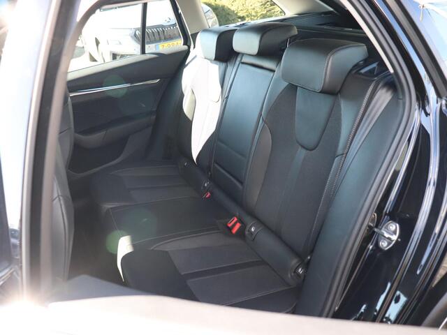 Skoda OCTAVIA Combi Business Edition 1.4 TSI iV PHEV 204pk | Elektr. stoelen incl. geheugen | Head-up display | Stoelverwarming | Achteruitrijcamera |