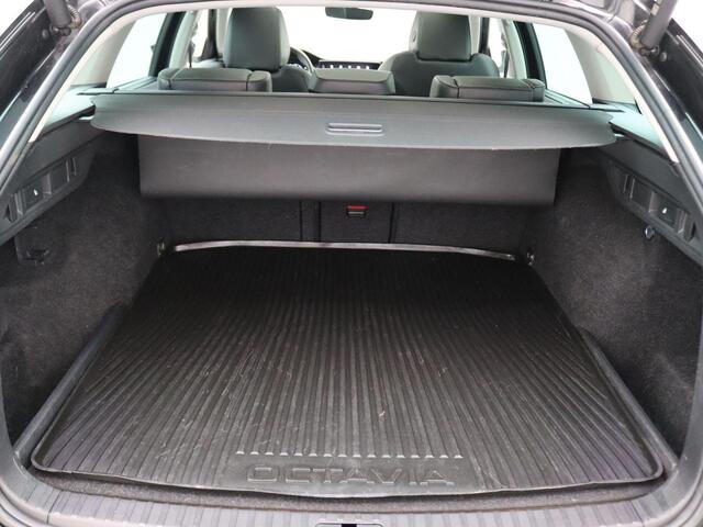 Skoda OCTAVIA Combi 1.4 TSI iV PHEV Business Edition Plus 245PK DSG matrix led, standkachel, adaptive cruise, achteruitrijcamera, side assist, elek. verstelbare voorstoelen, 18" lichtmetaal