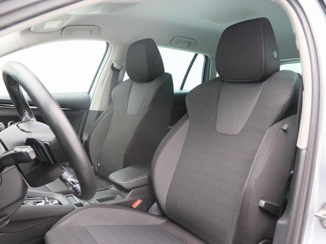 Skoda OCTAVIA Combi 1.0 e-TSi 110 Pk Automaat Business Edition | Cruise Control | Parkeersensoren | CarPlay | Navigatie | Bluetooth | 74.326 Km!!