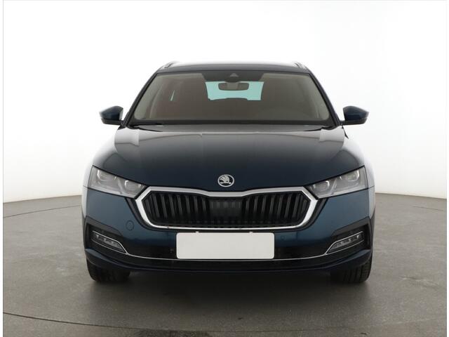 Skoda OCTAVIA Combi 1.5 e-TSI Business Edition | VERWACHT | Adapt. Cruise | Matrix LED | 18" | Stoelverw. | Camera