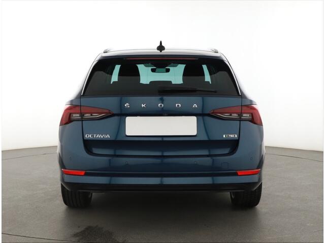 Skoda OCTAVIA Combi 1.5 e-TSI Business Edition | VERWACHT | Adapt. Cruise | Matrix LED | 18" | Stoelverw. | Camera