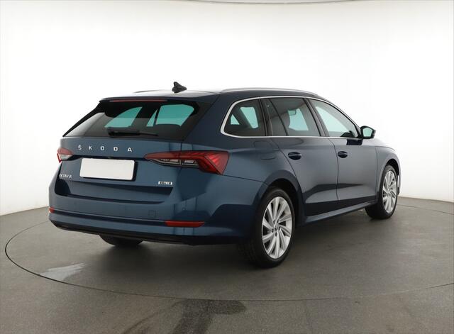 Skoda OCTAVIA Combi 1.5 e-TSI Business Edition | VERWACHT | Adapt. Cruise | Matrix LED | 18" | Stoelverw. | Camera