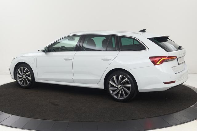 Skoda OCTAVIA 1.4 TSI iV PHEV Style | Head-Up | Massage | Stoel & achterbankverwarming | Camera | Carplay | Adaptive cruise | Full LED | Navigatie
