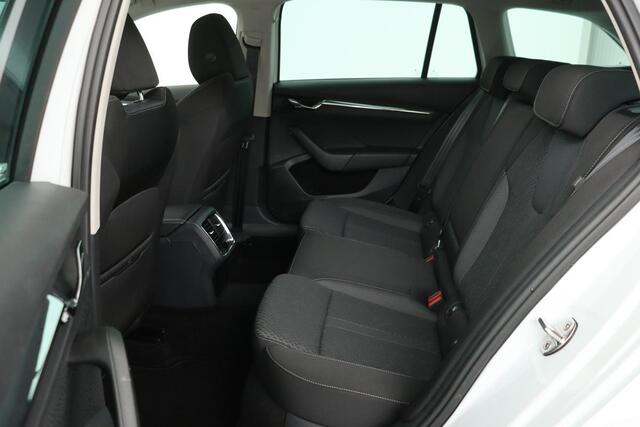 Skoda OCTAVIA 1.4 TSI iV PHEV Style | Head-Up | Massage | Stoel & achterbankverwarming | Camera | Carplay | Adaptive cruise | Full LED | Navigatie